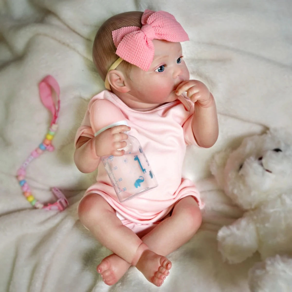 Boneca Bebê Reborn Realista Brastoy Silicone Kit Conjunto de Roupa Chupeta Mamadeira e Pelúcia Menina