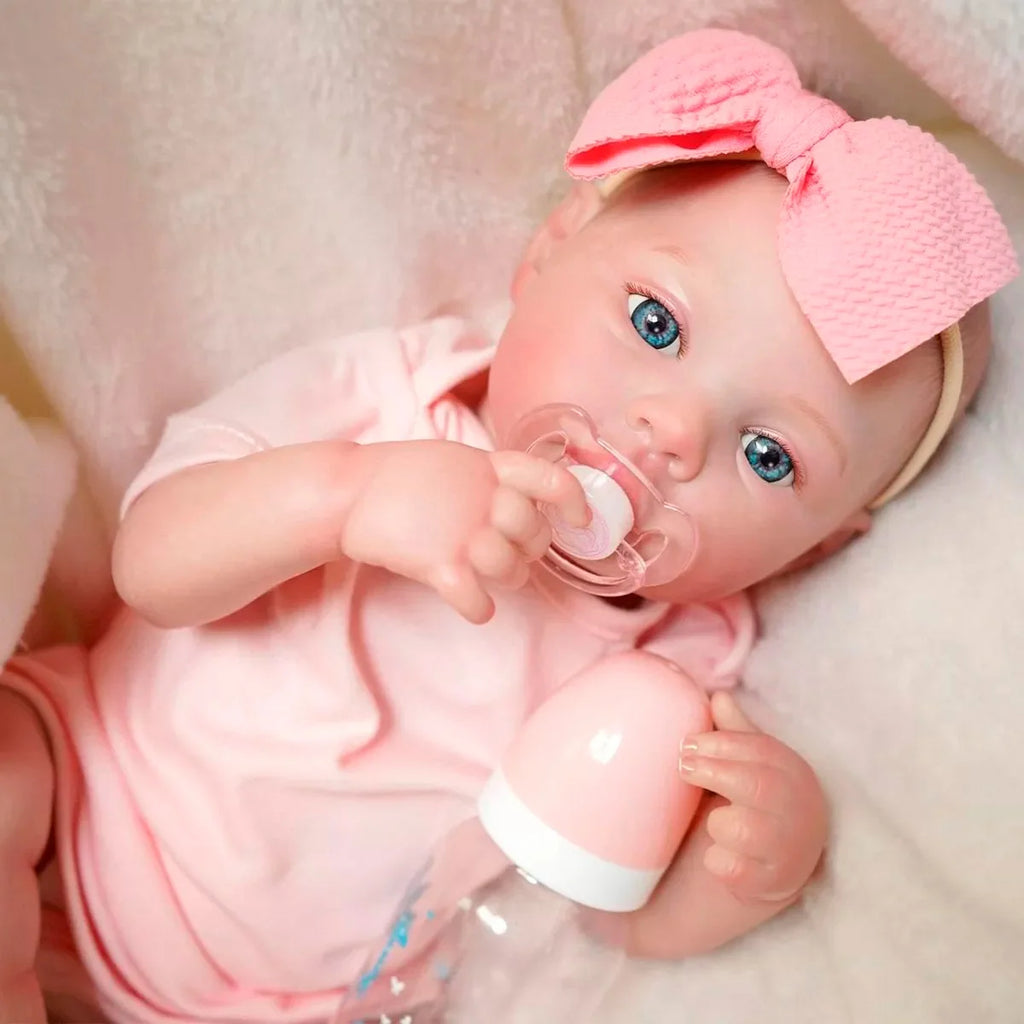 Boneca Bebê Reborn Realista Brastoy Silicone Kit Conjunto de Roupa Chupeta Mamadeira e Pelúcia Menina