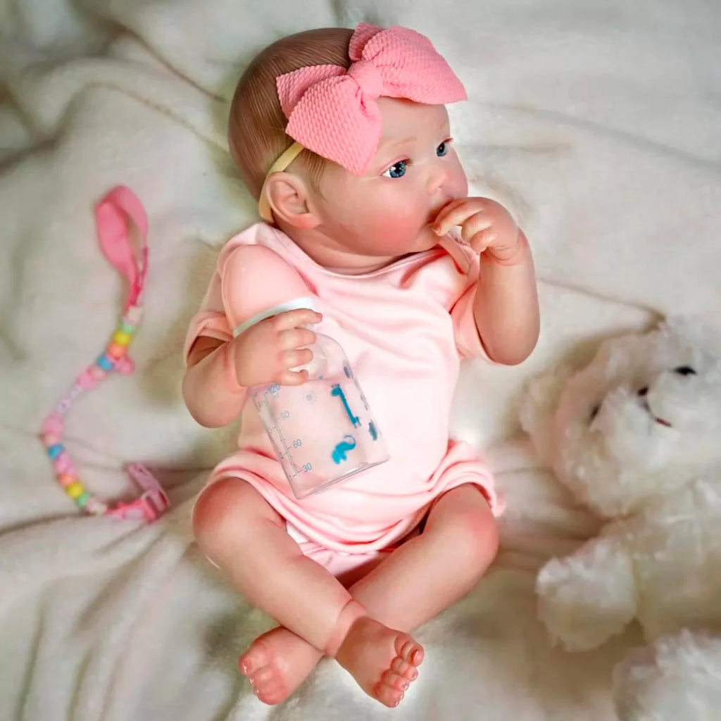 Boneca Bebê Reborn Realista Brastoy Silicone Kit Conjunto de Roupa Chupeta Mamadeira e Pelúcia Menina