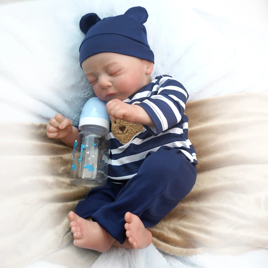 Boneco Bebê Reborn Menino Realista Silicone Conjunto de Roupa Chupeta Mamadeira e Pelúcia Original Completo