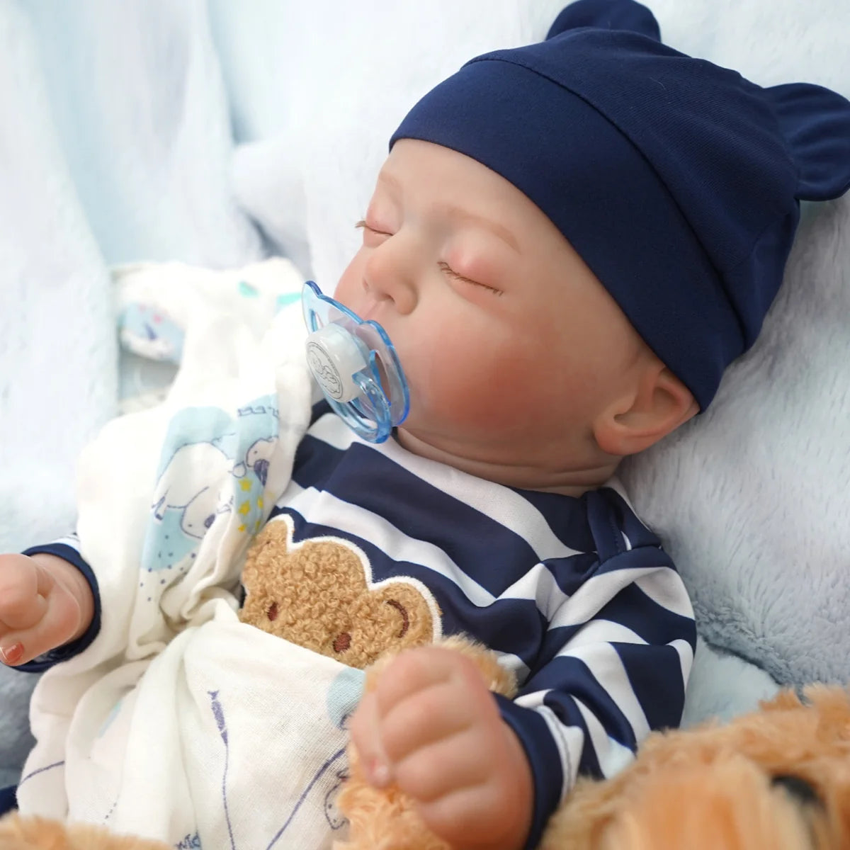 Boneco Bebê Reborn Menino Realista Silicone Conjunto de Roupa Chupeta Mamadeira e Pelúcia Original Completo