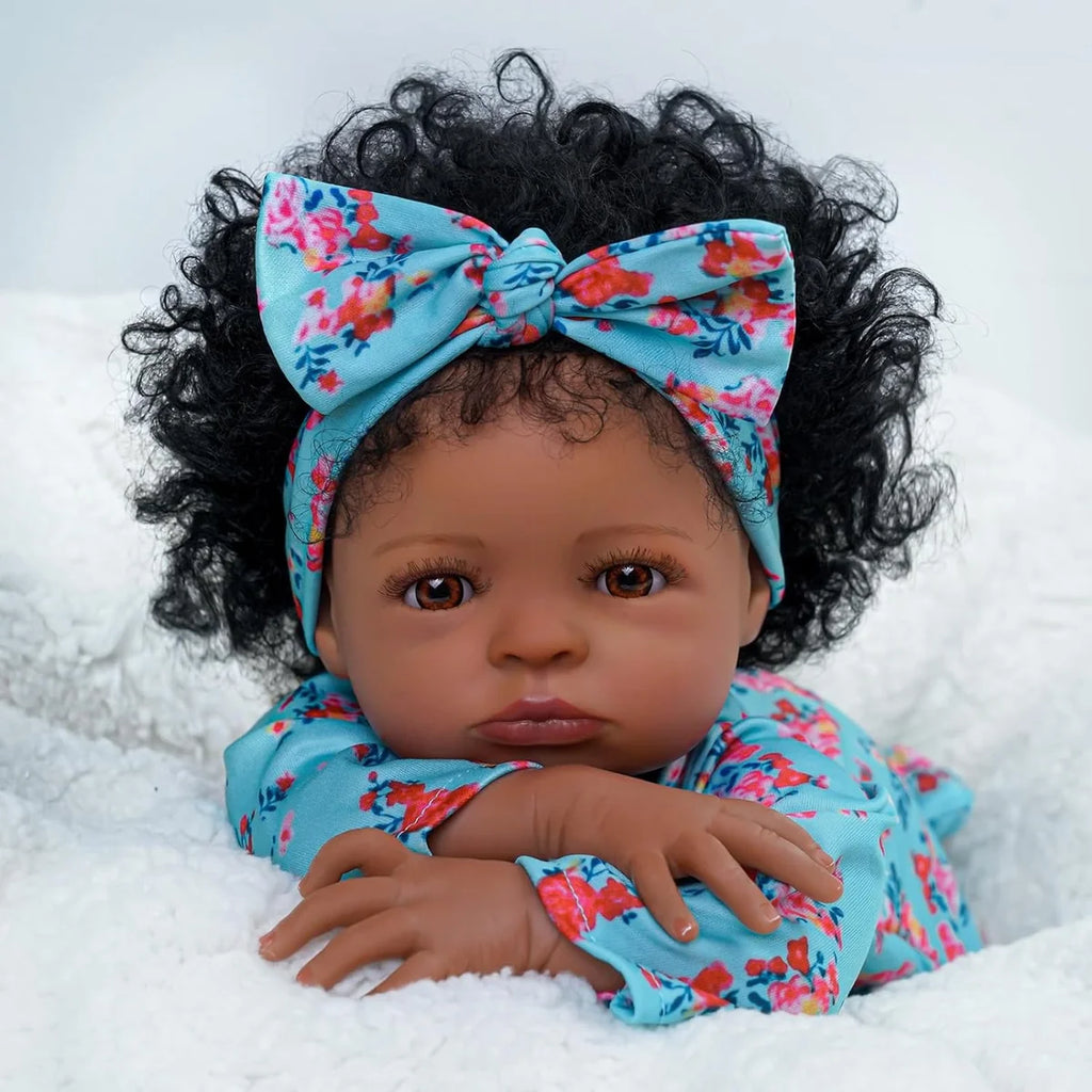 Boneca Bebê Reborn Realista Negra 55cm Silicone Conjunto de Roupa Chupeta Mamadeira e Pelúcia Original Completo