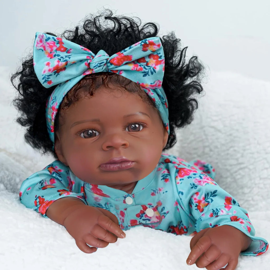 Boneca Bebê Reborn Realista Negra 55cm Silicone Conjunto de Roupa Chupeta Mamadeira e Pelúcia Original Completo