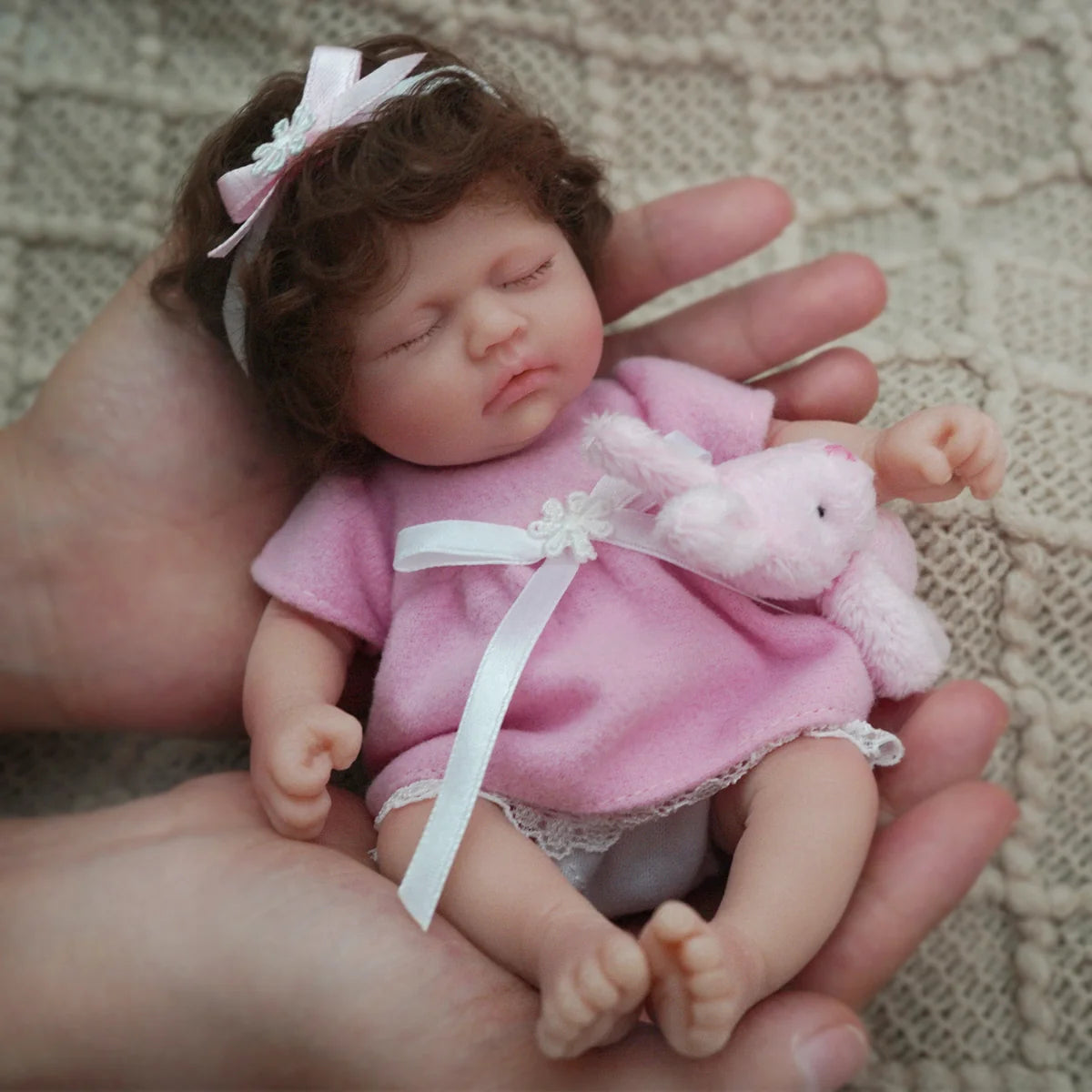 Boneca Bebê Reborn Realista Silicone Sólido 20 cm Conjunto de Roupa Chupeta Mamadeira e Pelúcia Original Completo