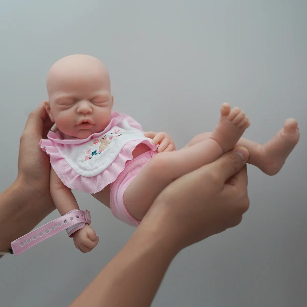 Bebê Reborn Boneca Silicone Sólido Menina 35cm Pode Tomar Banho Com 2 Conjuntos de Roupa Mamadeira Chupeta Pelúcia Certidão Fralda