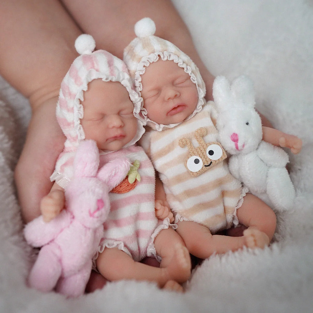 Bebê Reborn Boneca Brastoy Silicone Sólido Gêmeos Menina e Menino 15cm Com Conjunto de Roupa Mamadeira Certidão e Pelúcia