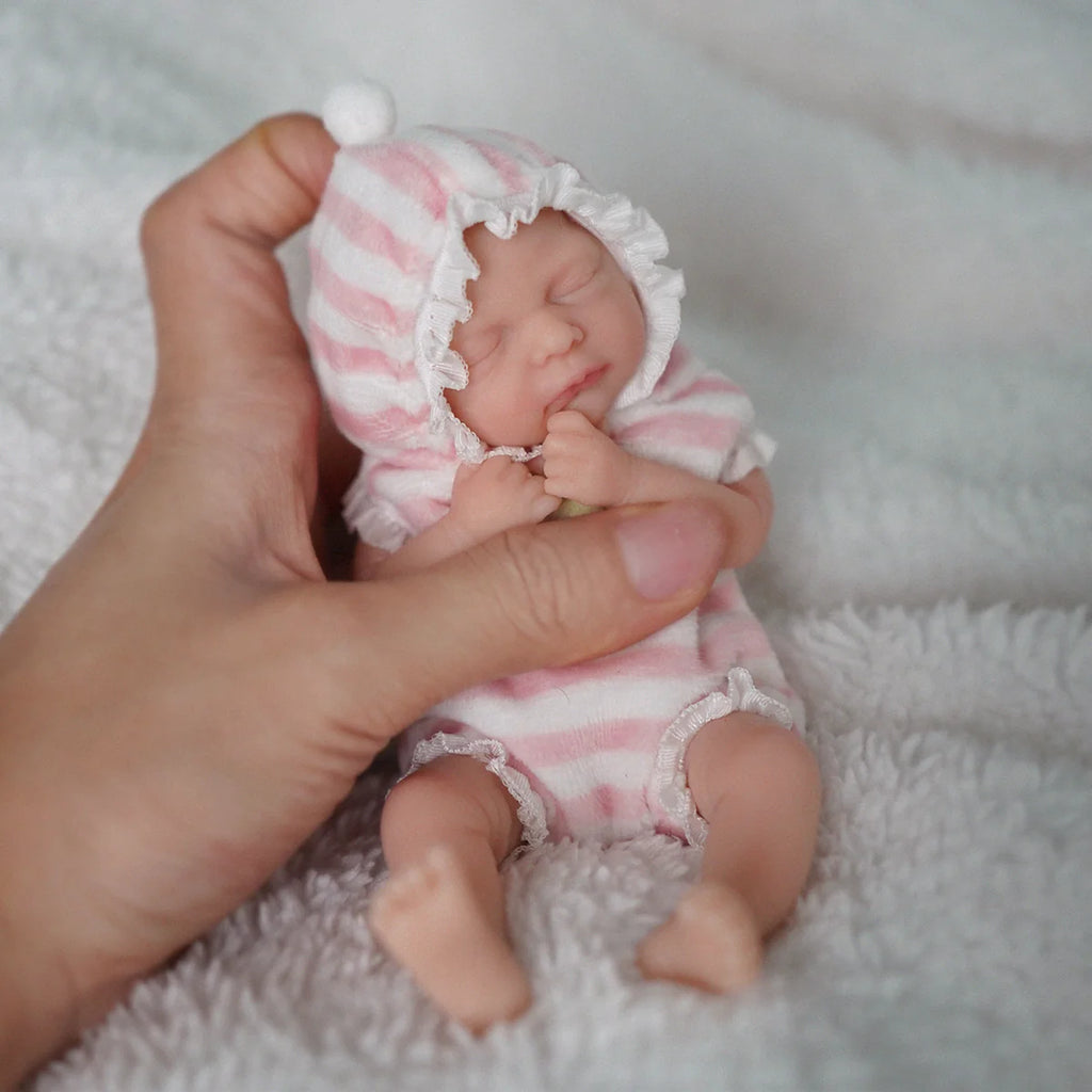 Bebê Reborn Boneca Brastoy Silicone Sólido Gêmeos Menina e Menino 15cm Com Conjunto de Roupa Mamadeira Certidão e Pelúcia
