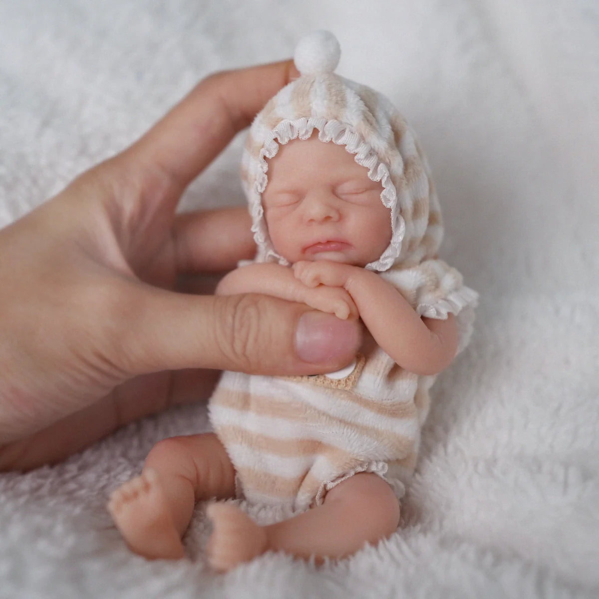 Bebê Reborn Boneca Brastoy Silicone Sólido Gêmeos Menina e Menino 15cm Com Conjunto de Roupa Mamadeira Certidão e Pelúcia