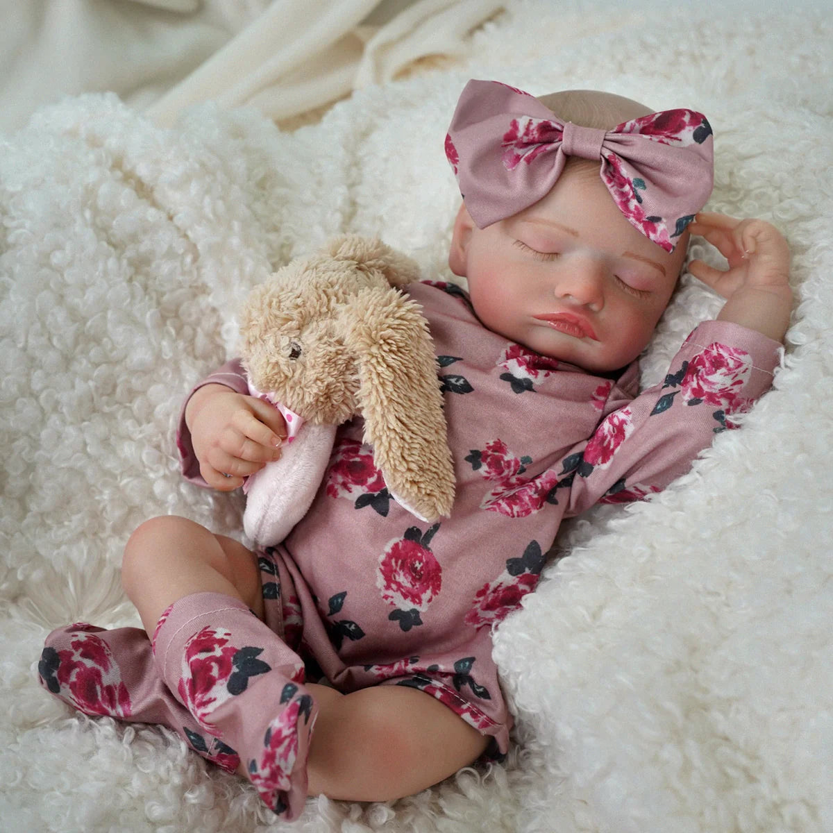 Boneca Bebê Reborn Realista Silicone Kit Conjunto de Roupa Chupeta Mamadeira e Pelúcia