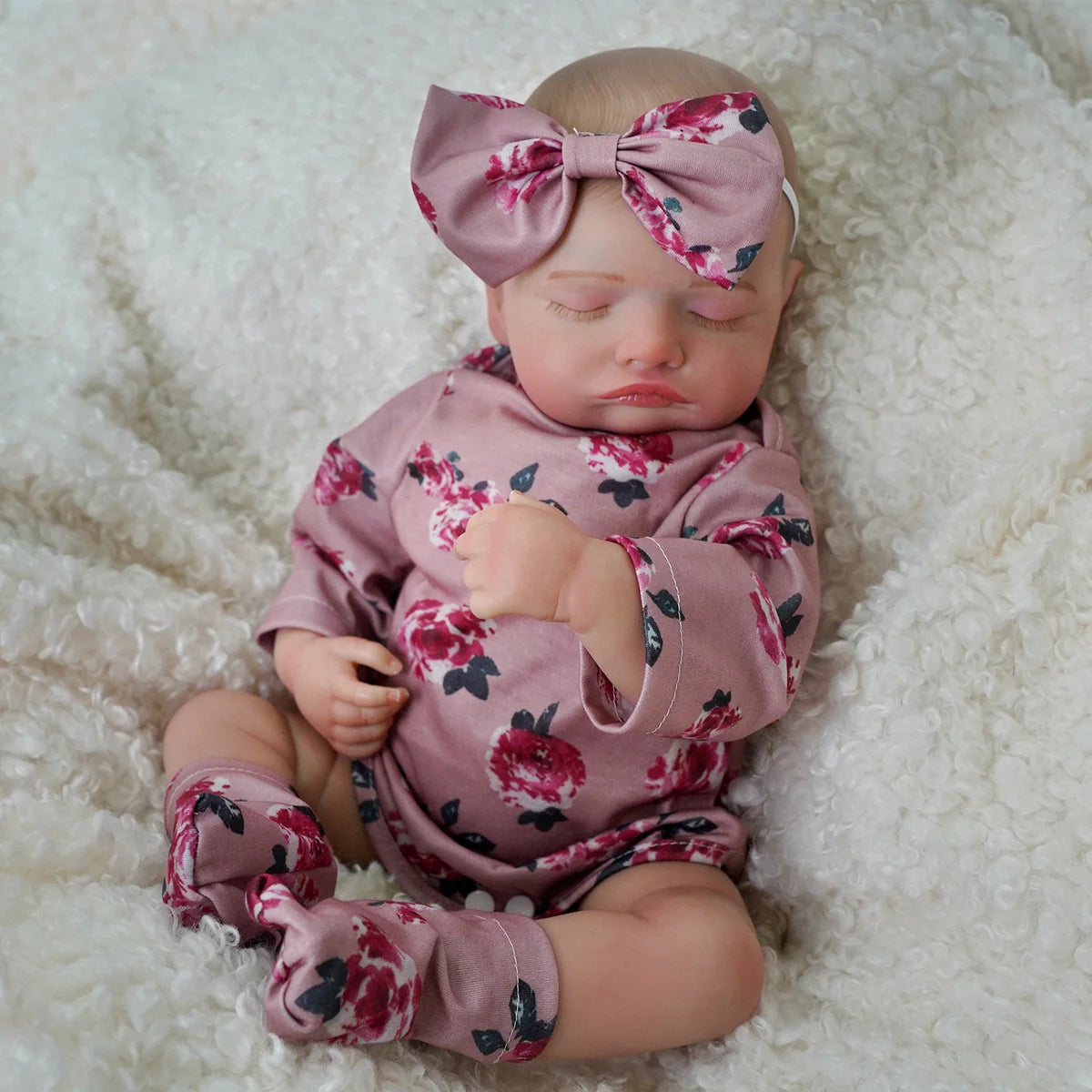 Boneca Bebê Reborn Realista Silicone Kit Conjunto de Roupa Chupeta Mamadeira e Pelúcia