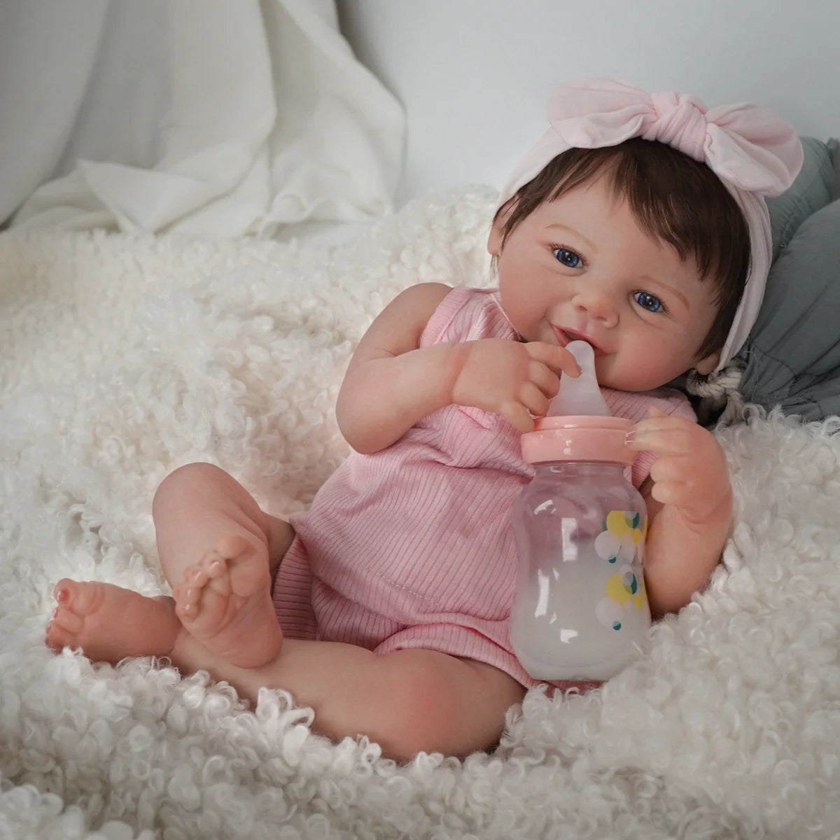 Boneca Bebê Reborn Realista Silicone Conjunto de Roupa Chupeta Mamadeira e Pelúcia
