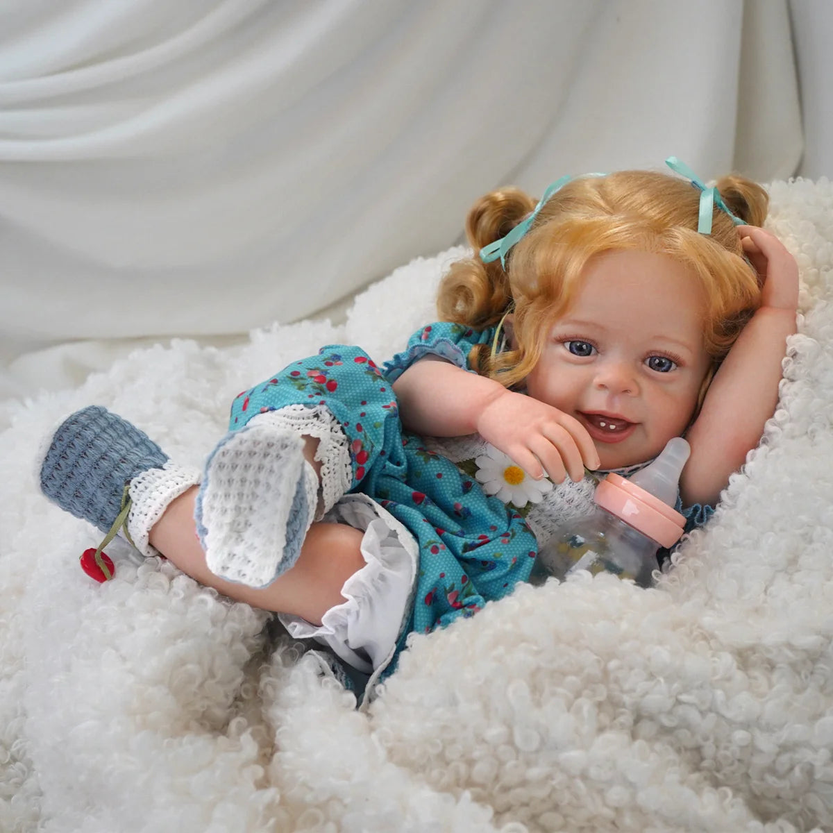 Boneca Bebê Reborn Silicone Realista Loira 55cm Sorriso Original Kit Acessórios Conjunto de Roupa Mamadeira Chupeta Pelúcia Fralda