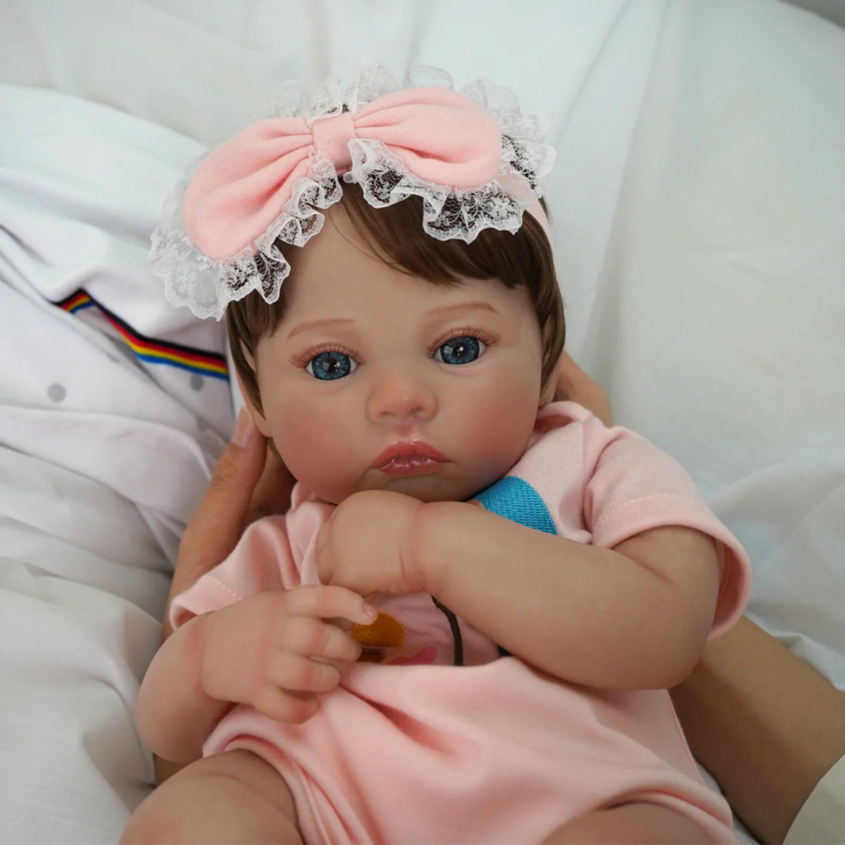 Boneca Bebê Reborn Silicone Realista 48cm Original Kit Acessórios Conjunto Roupa Mamadeira Chupeta Pelúcia Fralda Certidão