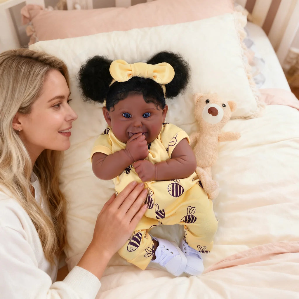 Boneca Bebê Reborn Brastoy Realista 48cm Silicone Conjunto de Roupa Chupeta Mamadeira Fralda Certidão e Pelúcia
