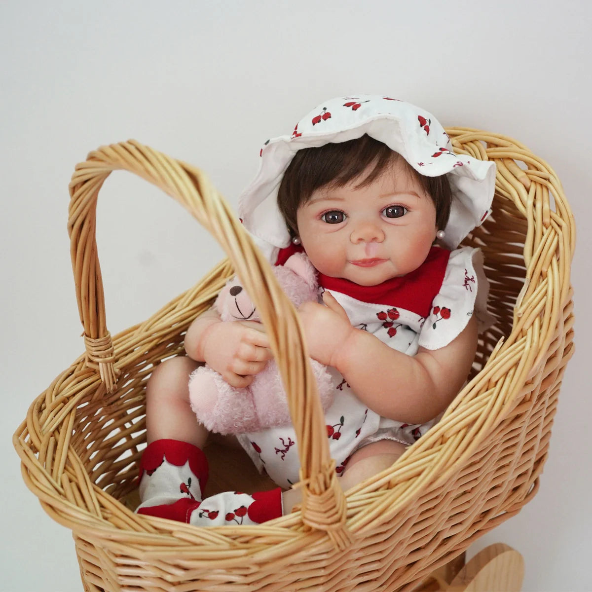 Boneca Bebê Reborn Silicone 48cm Conjunto de Roupa Mamadeira Chupeta Pelucia Brastoy