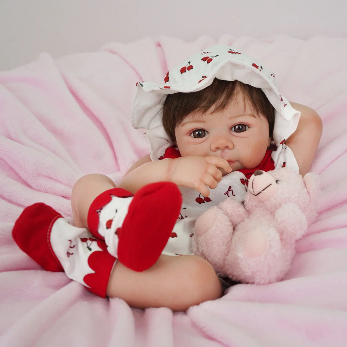 Boneca Bebê Reborn Silicone 48cm Conjunto de Roupa Mamadeira Chupeta Pelucia Brastoy