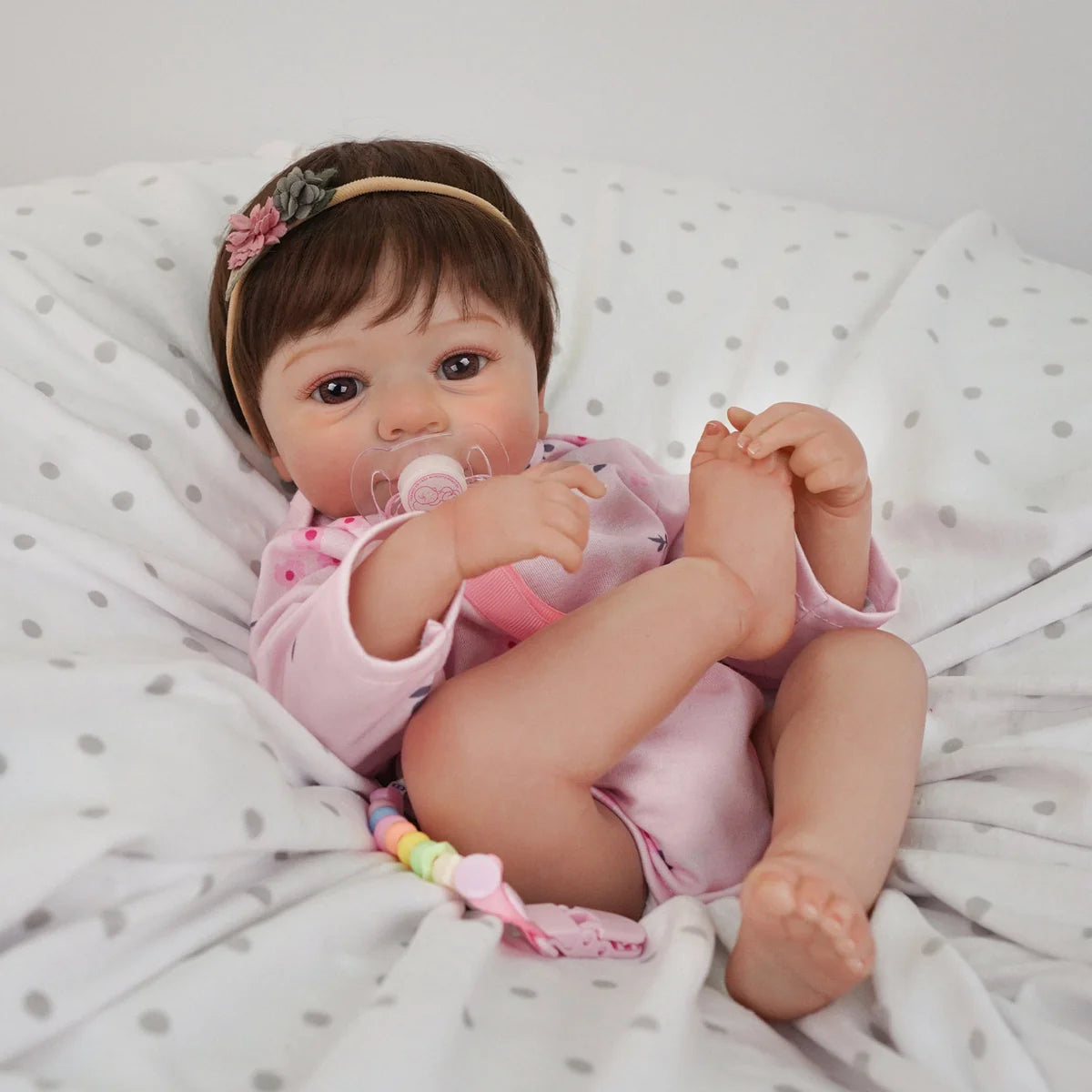 Boneca Bebê Reborn Silicone 48cm Conjunto de Roupa Mamadeira Chupeta Pelucia Brastoy